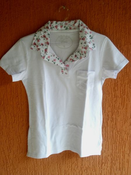 Polo com gola de Florzinhas